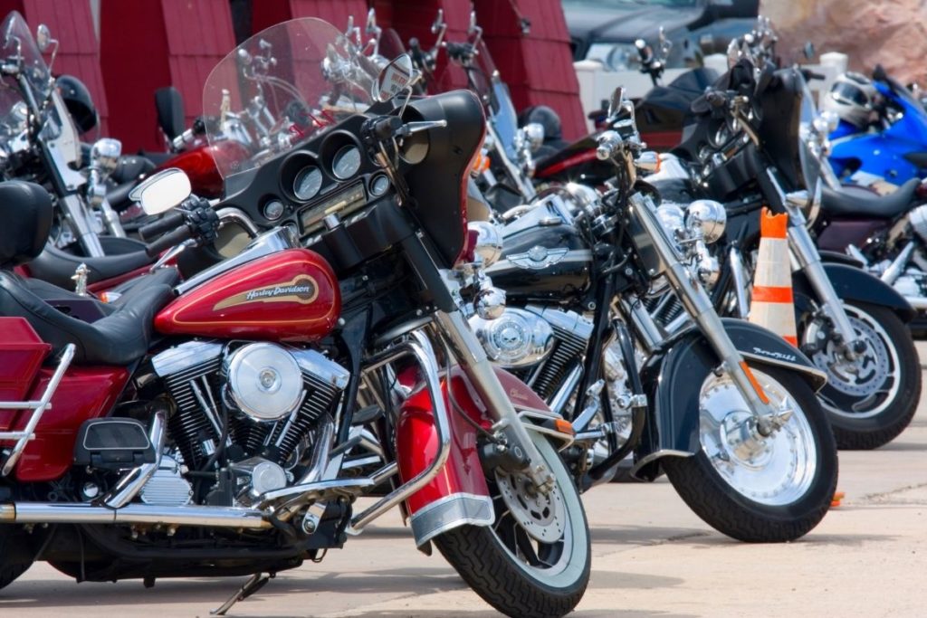 A row of Harley_Davidson motorcycles parked